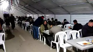 Adıyaman Depremzedeleri İlk İftarlarını Açtı
