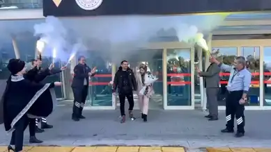 Havalimanında Romantik Evlilik Teklifi!