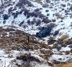 Adıyaman'da Şarampole Yuvarlanan Araçta 2 Yaralı