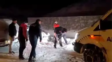 Adıyaman'da Kar Yağışı Mahsur Kalanları Kurtardı