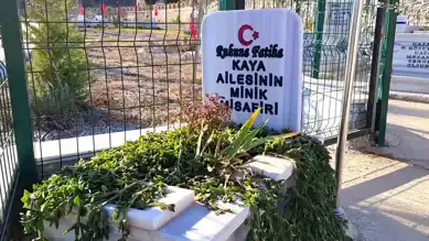 Depremde Ölen Bebek, Ailenin Mezarlığına Defnedildi