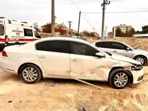 Besni'de Korkunç Kafa Kafaya Çarpışma: 2 Yaralı