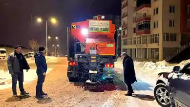 Besni'de Kar Yağışı: Belediye Ekipleri Yollarda!