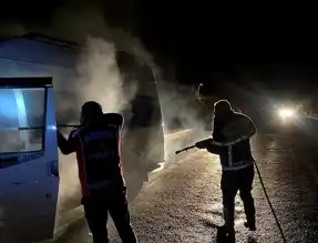 Besni'de Minibüs Yanğını: Hasar Var