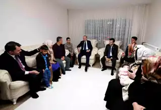 Erdoğan, Depremzede Aileyi Ziyaret Etti