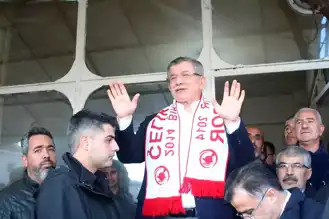 Davutoğlu, Adıyaman Depremzedelerini Ziyaret Etti