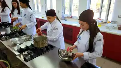 Emekli Türkan Hanım'ın Üniversite Hayali Gerçek Oldu