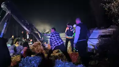 Polis Ekibine Tır Çarptı: 1 Şehit, 1 Yaralı