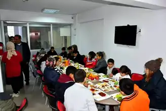Besni'de Yoksun Çocuklara Yerli Malı Haftası