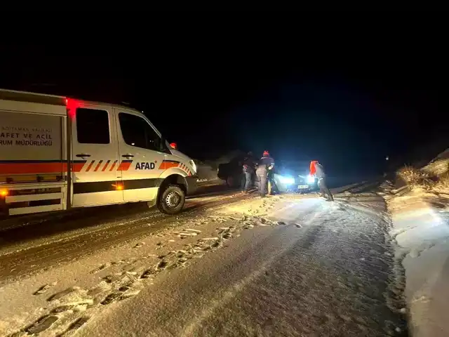 Adıyaman'da Kar Yağışı Mahsur Kalanları Kurtardı