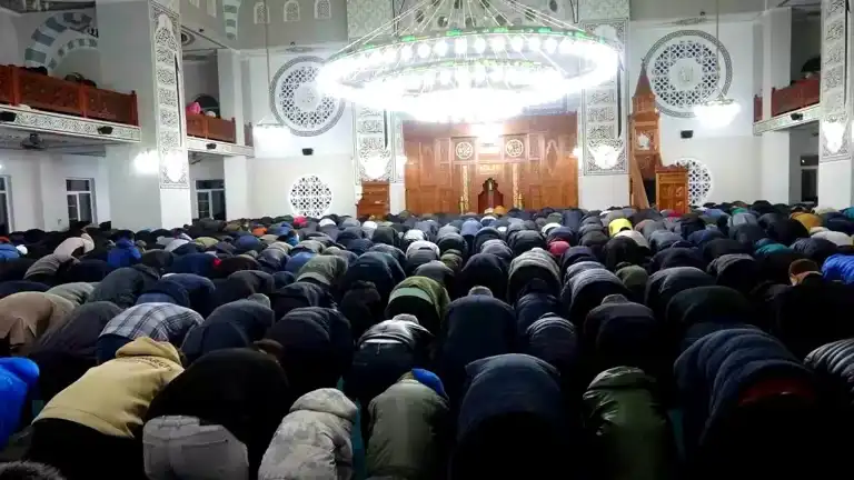 Adıyaman'da Deprem Sonrası İlk Teravih Namazı