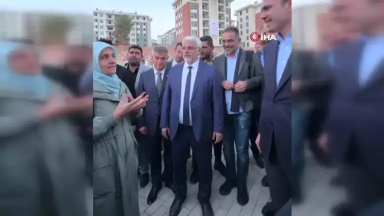 Depremzede Ailenin Bakan Kurum'la Duygusal Buluşması