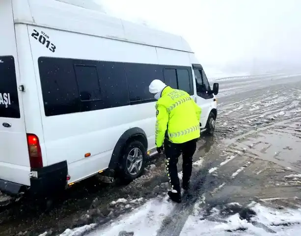Besni'de Yoğun Kar Yağışı: Kış Lastiği Zorunlu!