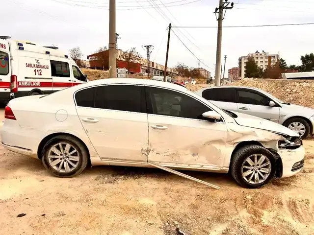 Besni'de Korkunç Kafa Kafaya Çarpışma: 2 Yaralı