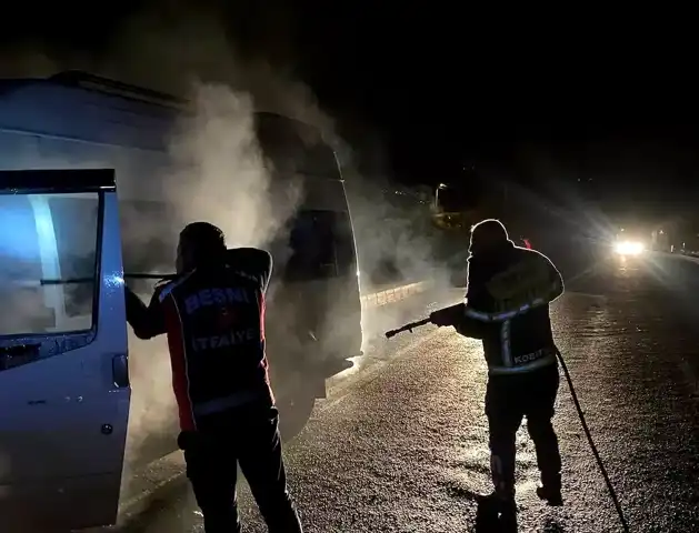 Besni'de Minibüs Yanğını: Hasar Var