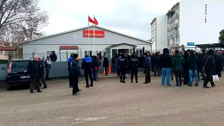 CHP Lideri Özel, Deprem Şehitlerini Anıyor