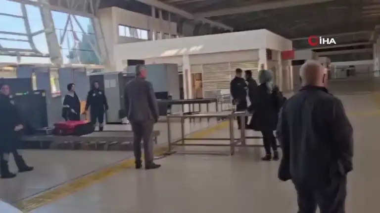 Havalimanında Romantik Evlilik Teklifi!