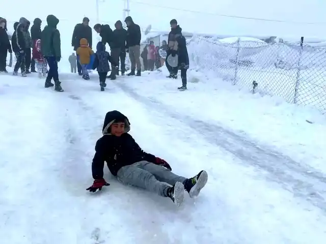 Kaymakam Partal, Besni'deki Çocuklarla Kar Keyfi Yaptı