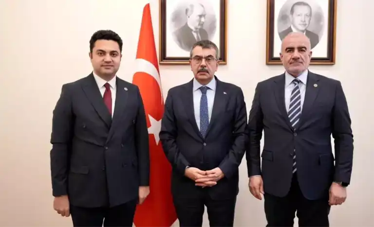 Kaymakam, Bakan'ı Eğitim Yatırımları İçin Ziyaret Etti
