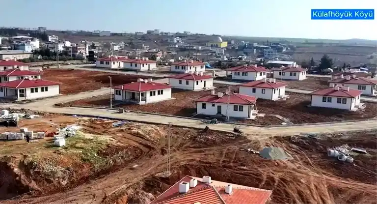 Külafhöyük'te Depremzedelere Yeni Evler Teslim Edildi