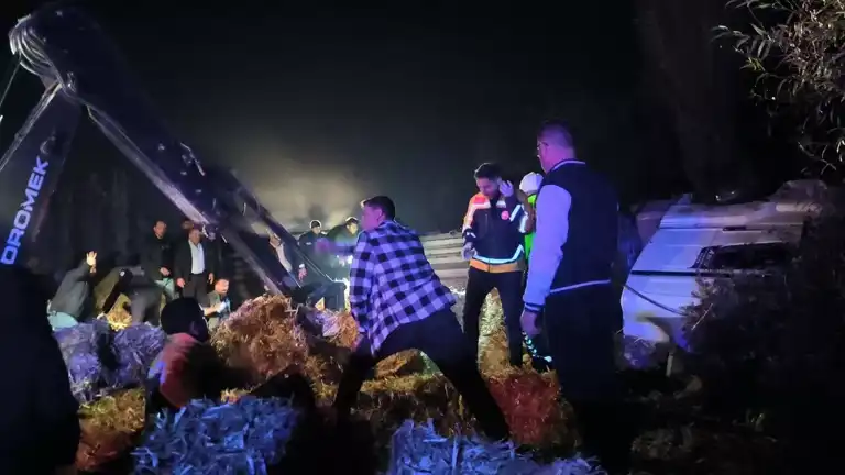 Polis Ekibine Tır Çarptı: 1 Şehit, 1 Yaralı