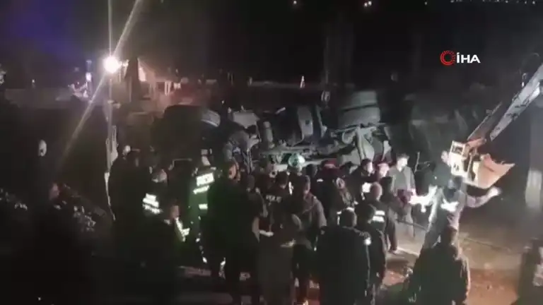 Doğu Anadolu'da Trafik Kazası: Polisler Yaralandı