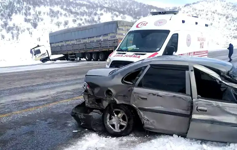 Malatya'da Tır Kazası: 2 Yaralı