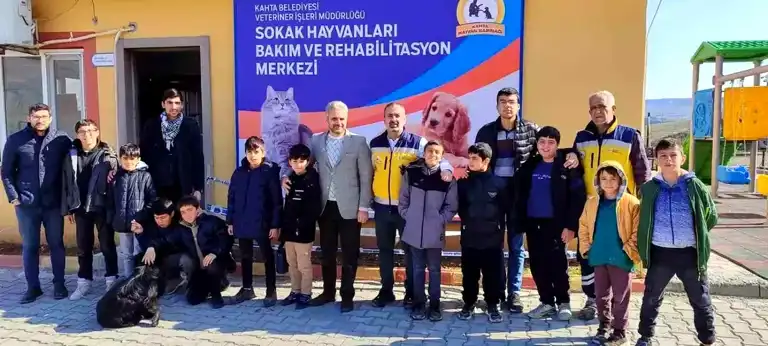 Kahta Öğrencileri Hayvan Barınağını Ziyaret Etti