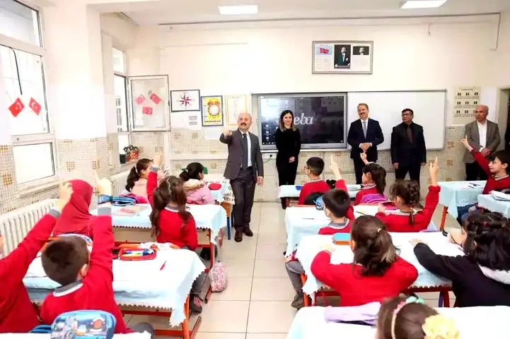 Vali Varol, Şehit Cem Özgül Okulunda Öğrencilerle Buluştu